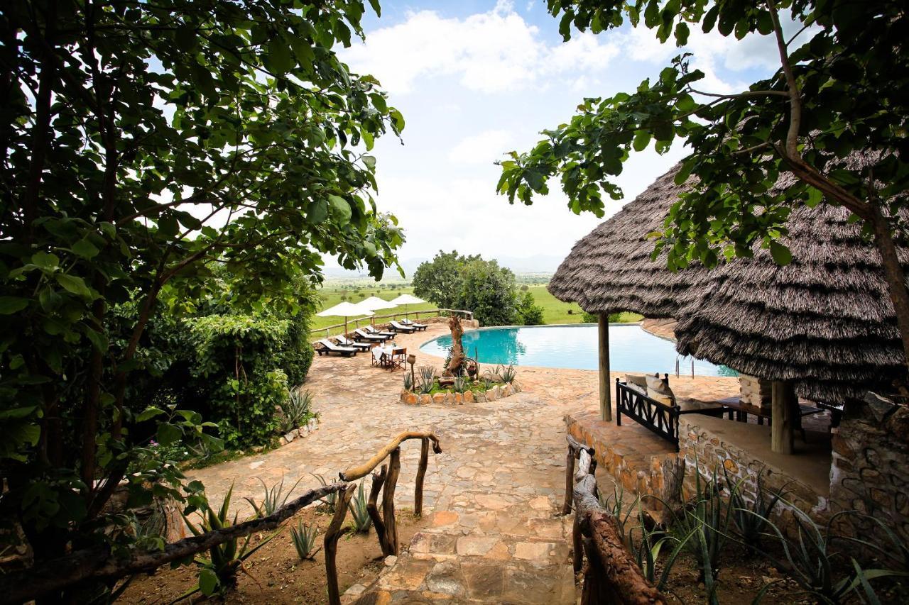 Apoka Safari Lodge Loitanit Exteriör bild