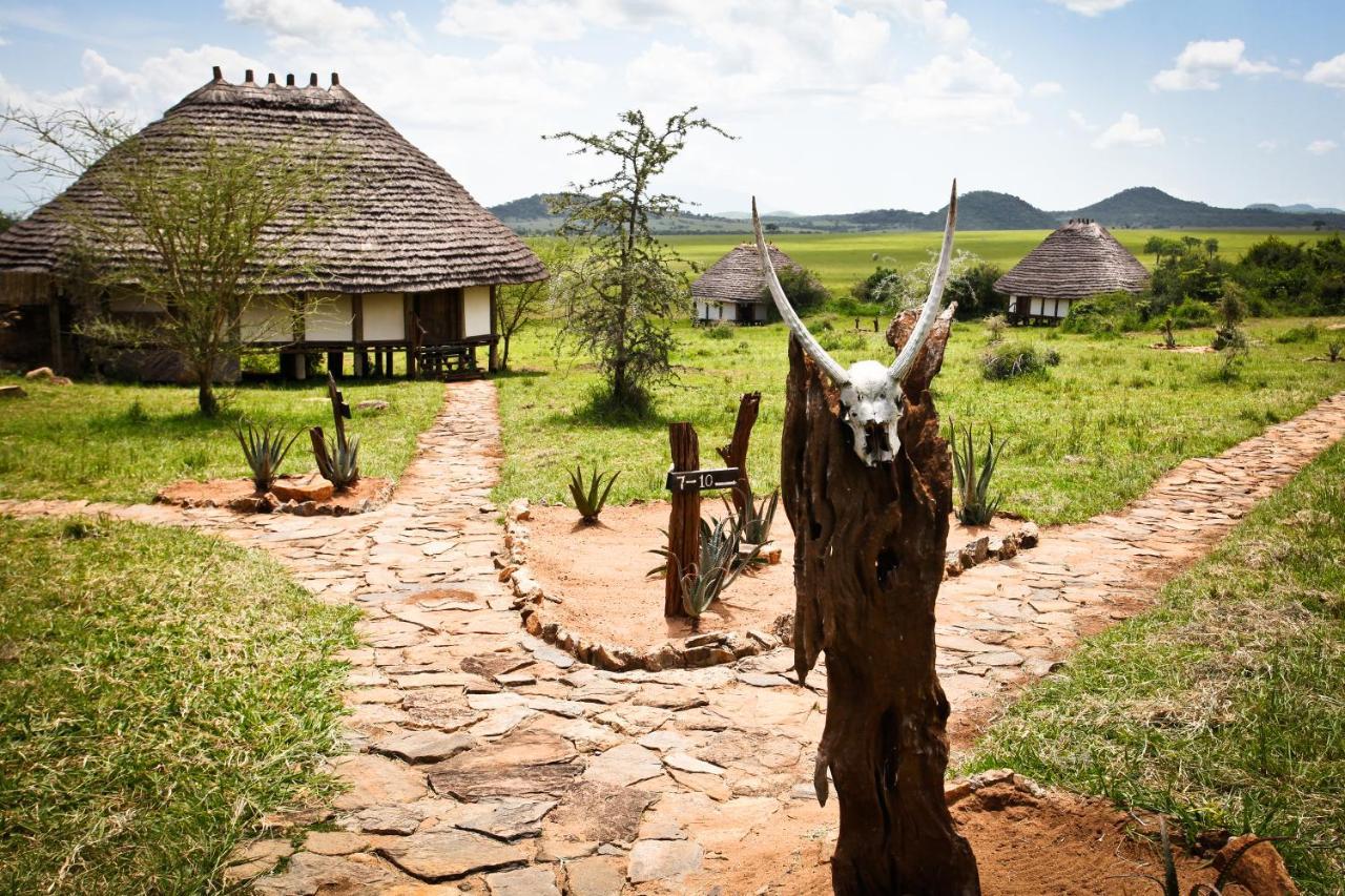 Apoka Safari Lodge Loitanit Exteriör bild